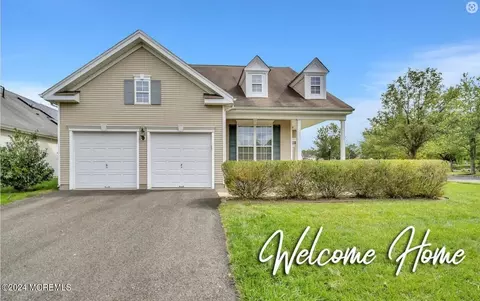 2 Williamsburg Ct, Allentown, NJ 08501