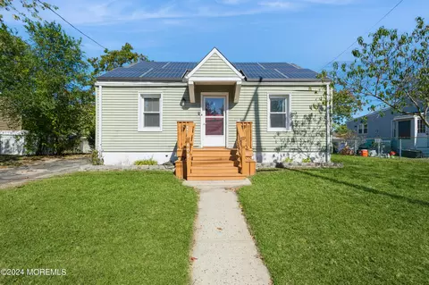 405 Poplar St, Lakehurst, NJ 08733