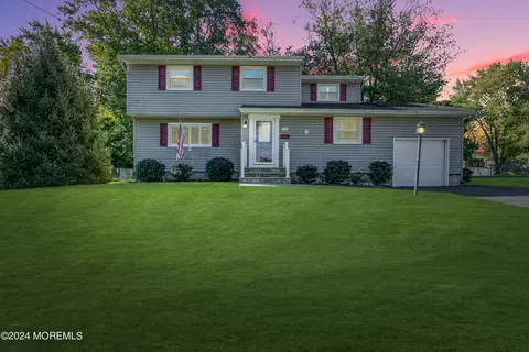 11 Newbury Cir, Howell, NJ 07731