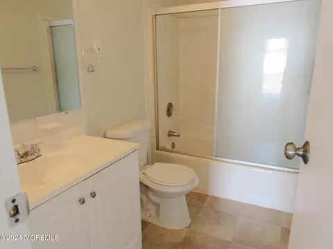 Bath - 765 Pine Dr, Brick, NJ 08723 photo 1 of 1