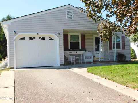 287 Costa Mesa Dr, Toms River, NJ 08757