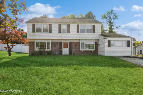 42 Cambridge Dr, Aberdeen, NJ 07747