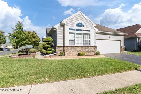 49 Drayton Rd, Manchester, NJ 08759