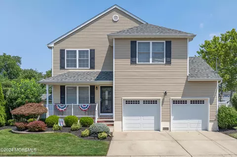 4 Suffolk Ave, Port Monmouth, NJ 07758