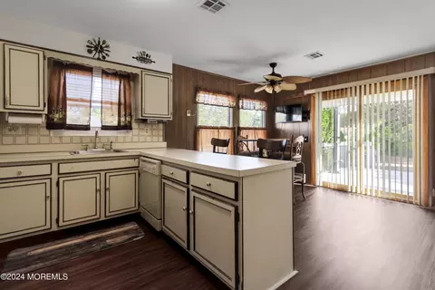 229 Freeport Blvd, Berkeley, NJ 08721 photo 8