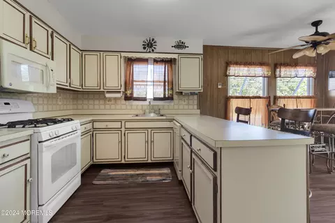 229 Freeport Blvd, Berkeley, NJ 08721 photo 6