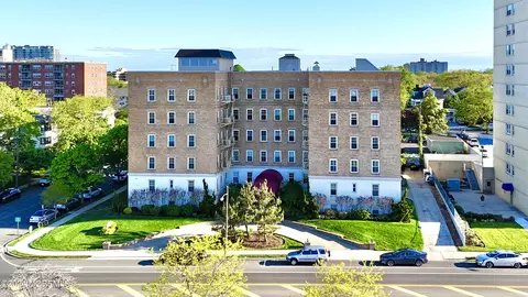 500 Deal Lake Dr #2D, Asbury Park, NJ 07712