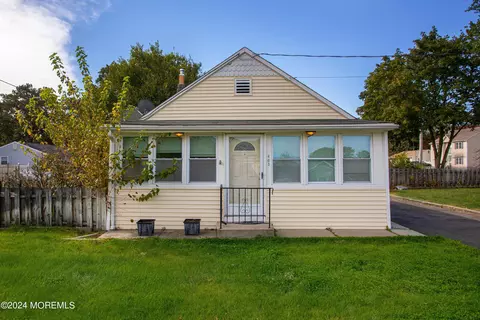 463 Southampton Blvd, Toms River, NJ 08757