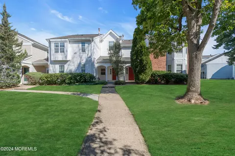 72 Tulip Ln, Freehold, NJ 07728