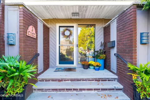 2 Point O Woods Dr, Toms River, NJ 08753