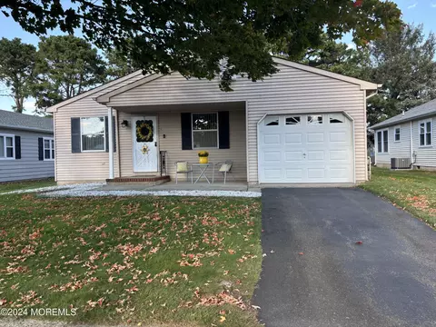 19 Templeton St, Toms River, NJ 08757