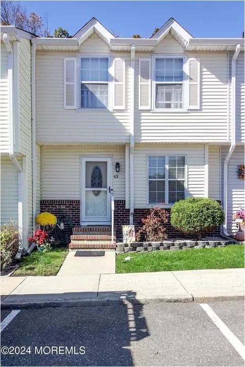 43 Renee Ct, Jackson, NJ 08527