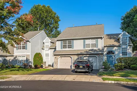 9 Allen Ct, Manalapan, NJ 07726