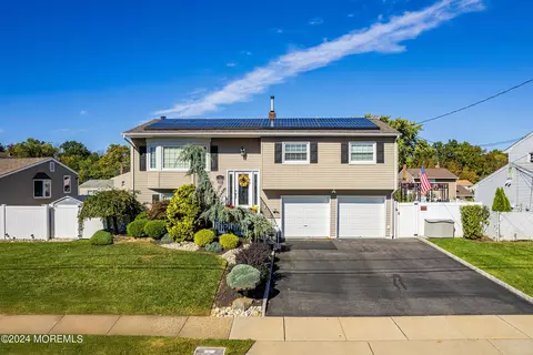 51 Beacon St, Port Reading, NJ 07064