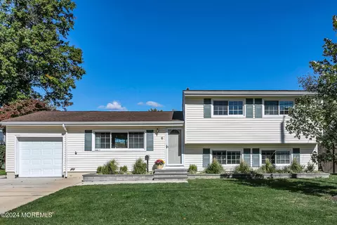 6 Colby Ln, Hazlet, NJ 07730