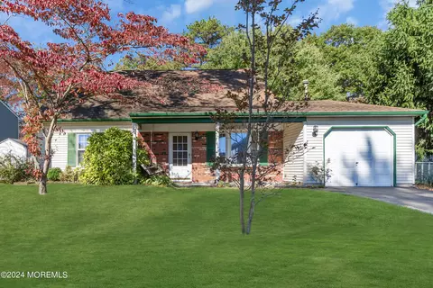 24 Yellowstone Ln, Howell, NJ 07731