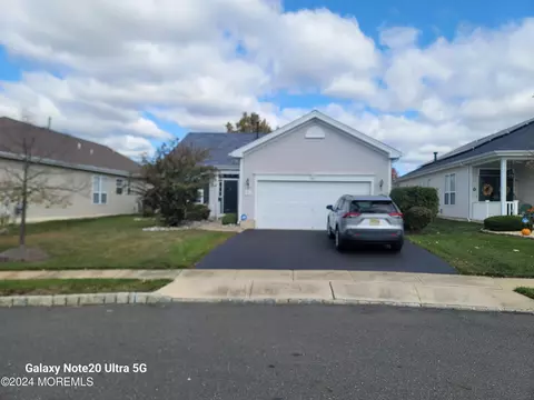21 Newton Ct, Columbus, NJ 08022