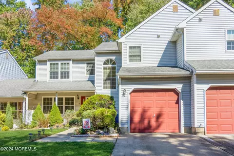 72 Cypress Dr, East Windsor, NJ 08520