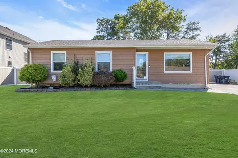 1229 Seaman Ave, Beachwood, NJ 08722