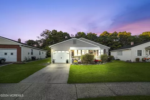 25 Redhook Bay Dr, Toms River, NJ 08757