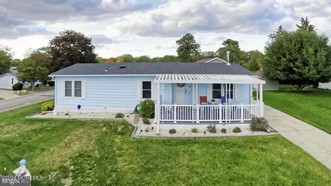 1 Mary Ct, Barnegat, NJ 08005