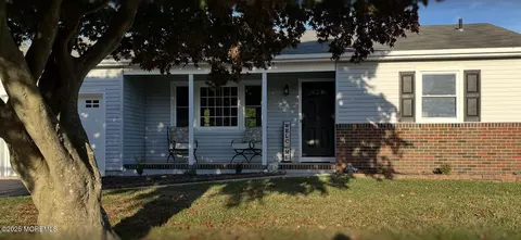2 Hampshire Rd, Toms River, NJ 08757