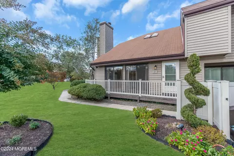 21 Cotswold Cir #7, Ocean, NJ 07712