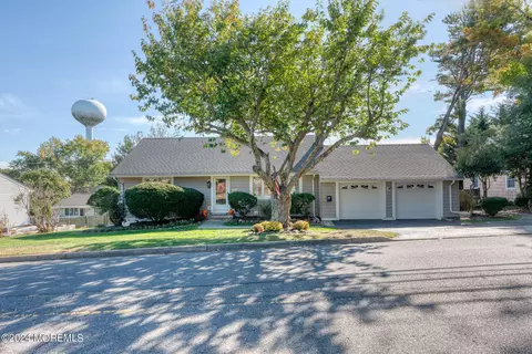 710 Schoolhouse Rd, Brielle, NJ 08730