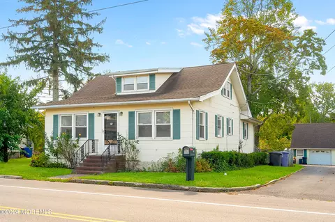 25 E Bay Ave, Manahawkin, NJ 08050