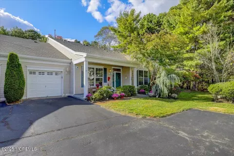 137 Greenlawns Dr, Lakewood, NJ 08701
