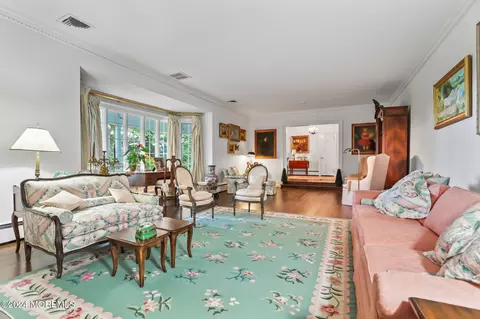 Living - 154 Rumson Rd, Rumson, NJ 07760 photo 2 of 3