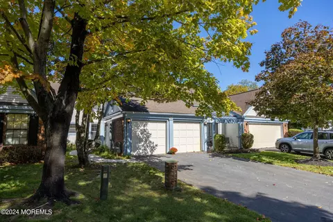 47 Old Orchard Ln, Ocean, NJ 07712