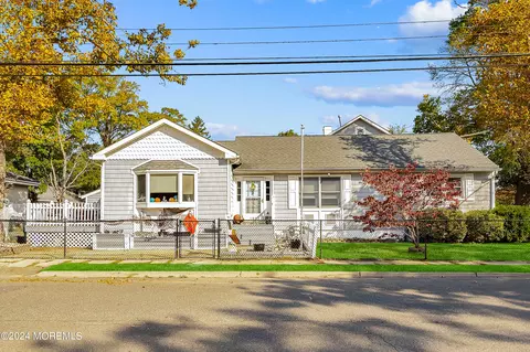 183 Park Ave, Keansburg, NJ 07734