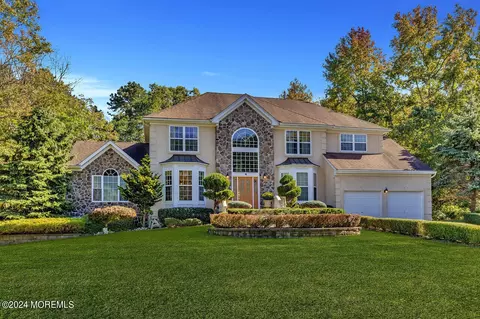 4 Amanda Ct, Manalapan, NJ 07726