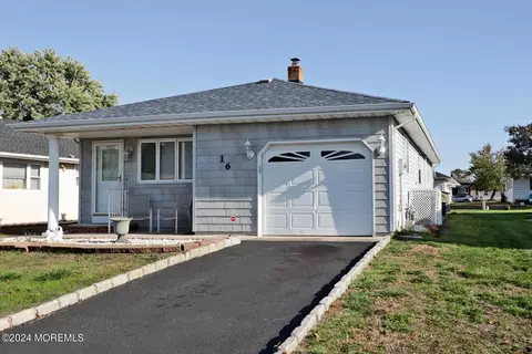 16 St Kitts Dr, Toms River, NJ 08757