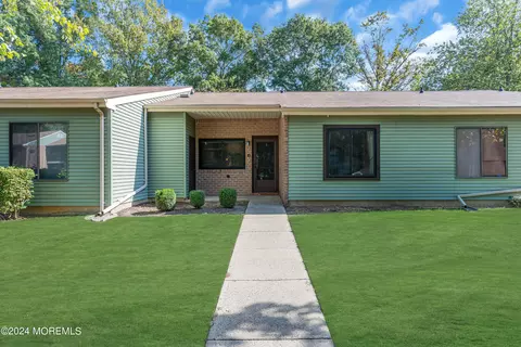 222 Medford Ct #D, Manalapan, NJ 07726