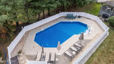 Exterior - 6 Emerald Ct, Freehold, NJ 07728 photo 12 of 13
