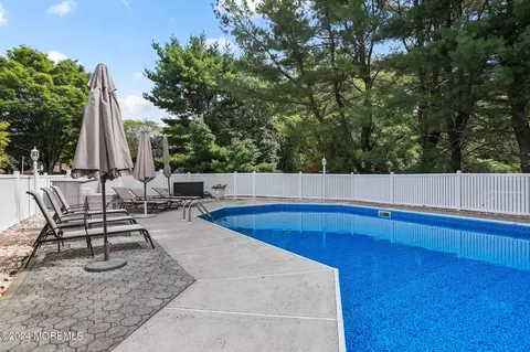 Exterior - 6 Emerald Ct, Freehold, NJ 07728 photo 4 of 13