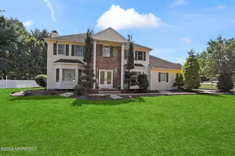 Exterior - 6 Emerald Ct, Freehold, NJ 07728 photo 2 of 13