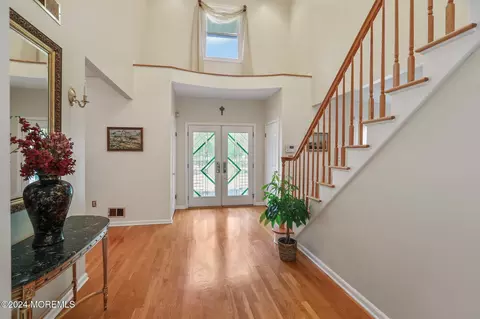 Entry Way - 6 Emerald Ct, Freehold, NJ 07728 photo 2 of 4