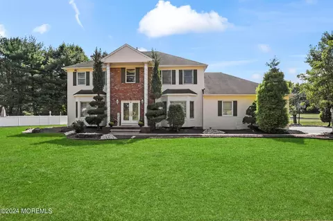 6 Emerald Ct, Freehold, NJ 07728