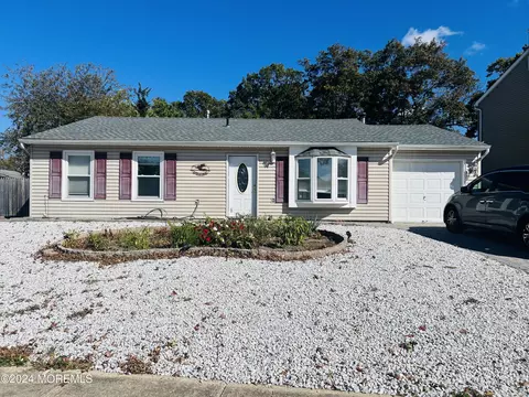 3 Admiral Ct, Barnegat, NJ 08005