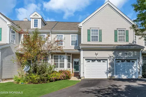 20 Straton Ct, Parlin, NJ 08859
