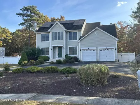 28 8th St, Barnegat, NJ 08005