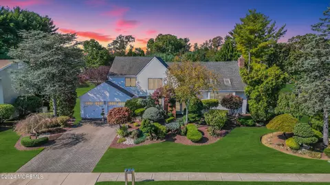 2 Teal Ct, Marlboro, NJ 07746