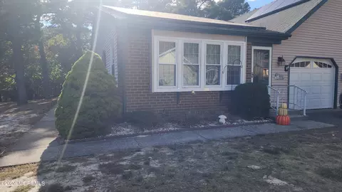 9 Penwood Dr #A, Whiting, NJ 08759