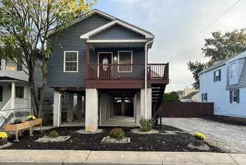 46 2nd St, Highlands, NJ 07732