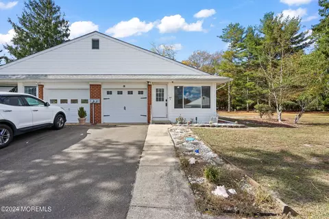 195 Laurel Dr #D, Whiting, NJ 08759