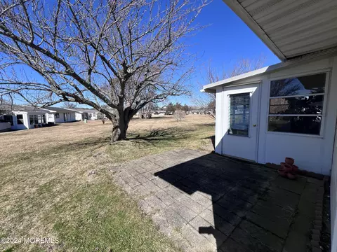 Exterior - 18 Lamb Rd, Brick, NJ 08724 photo 8 of 9
