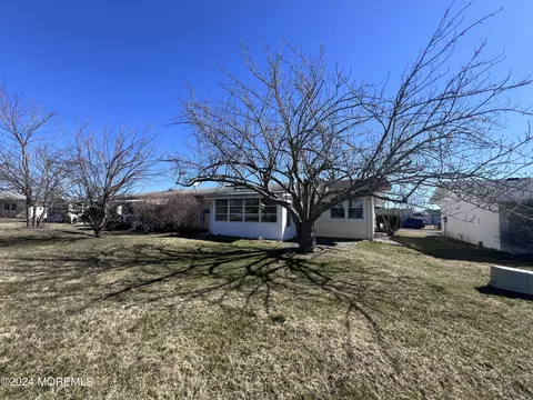 Exterior - 18 Lamb Rd, Brick, NJ 08724 photo 5 of 9